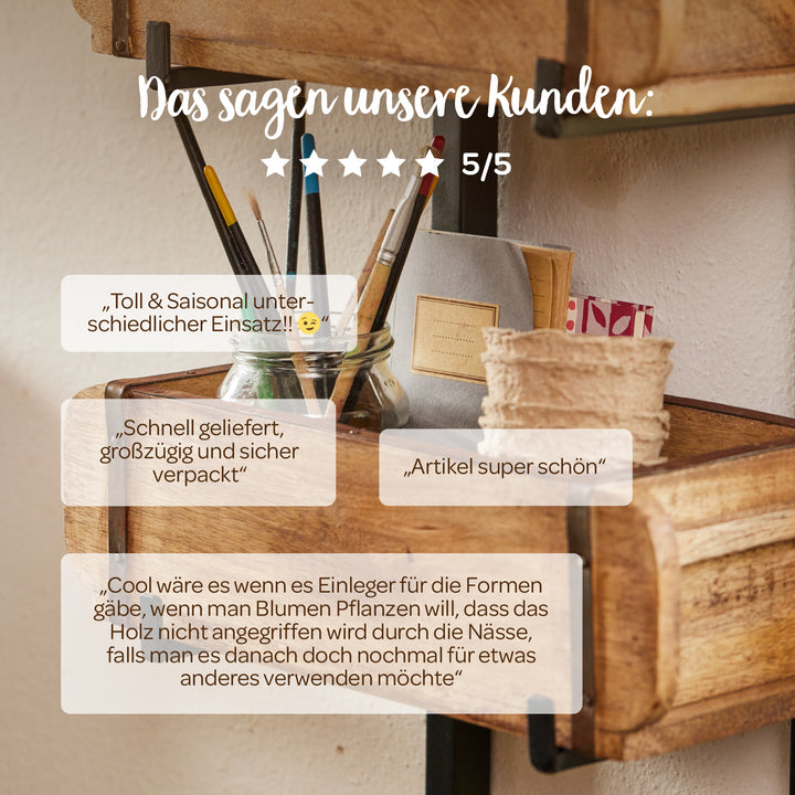 Kundenbewertungen über ein Holzregal mit dekorativen Gegenständen und Bastelmaterialien, darunter positive Kommentare zur Qualität, Verpackung und vielseitigen Verwendung.