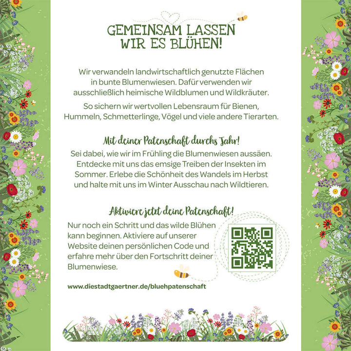 Infografik auf Deutsch mit Text über das Anlegen von Blumenwiesen zum Schutz von Insekten und Wildtieren, umgeben von bunten Blumenillustrationen und einem QR-Code.