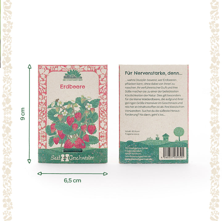 Zwei Samenpäckchen für Erdbeeren der Marke "Saatgeschwister", vorne mit Erdbeerillustration, dahinter die Rückseite mit Beschreibungstext; Größenangaben 9 cm hoch und 6,5 cm breit.